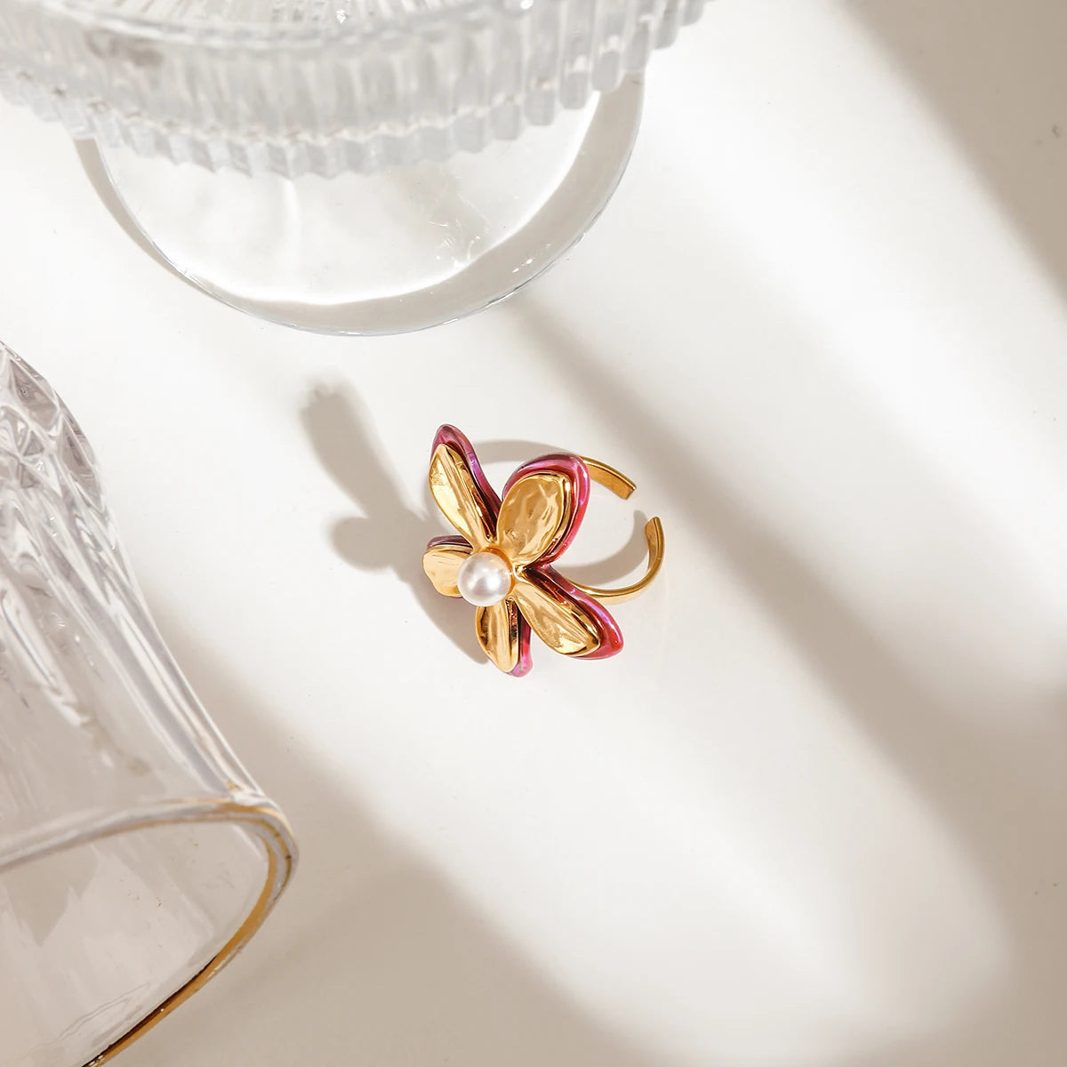 Flower Inlaid Glass Pearl Ring
