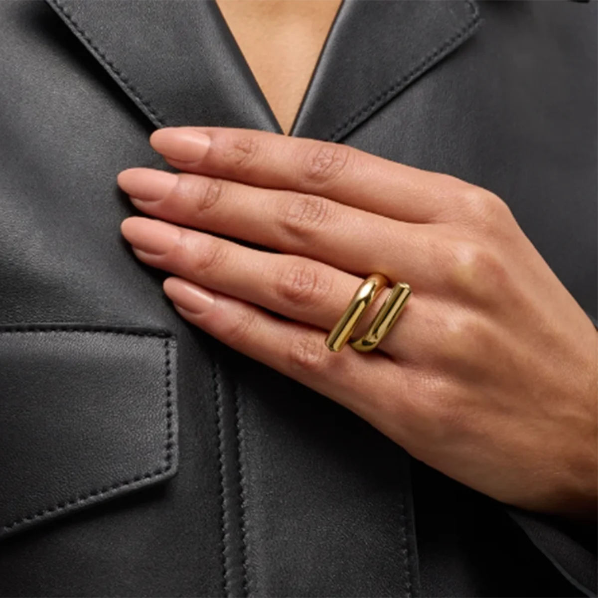 Staggered Opening Ring