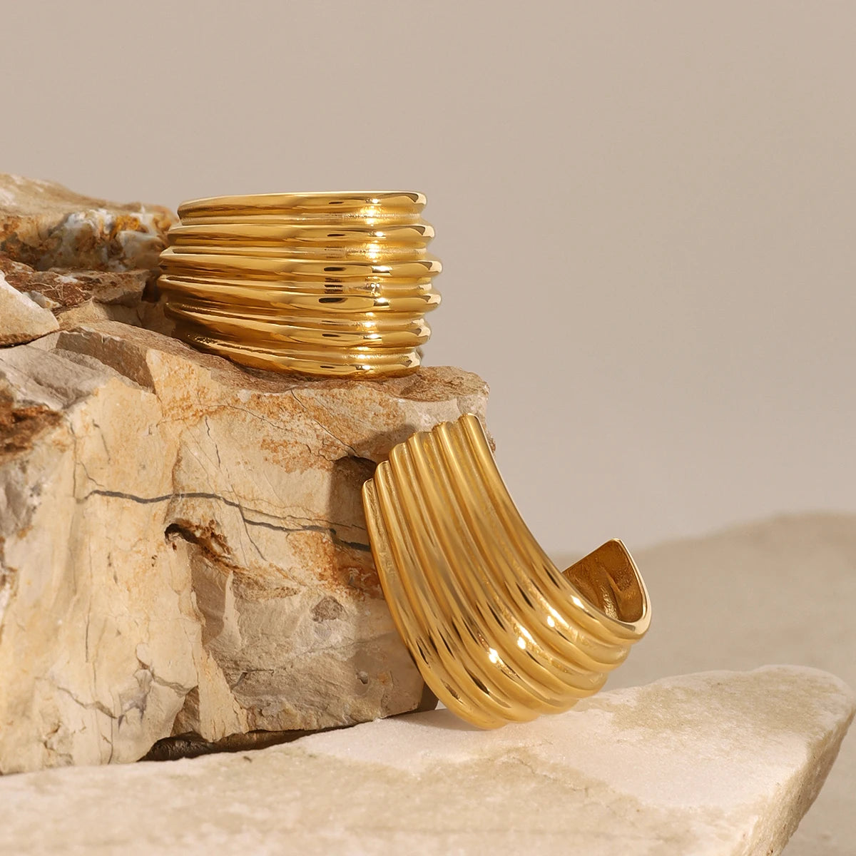 Gold Vintage Ribbed Earring