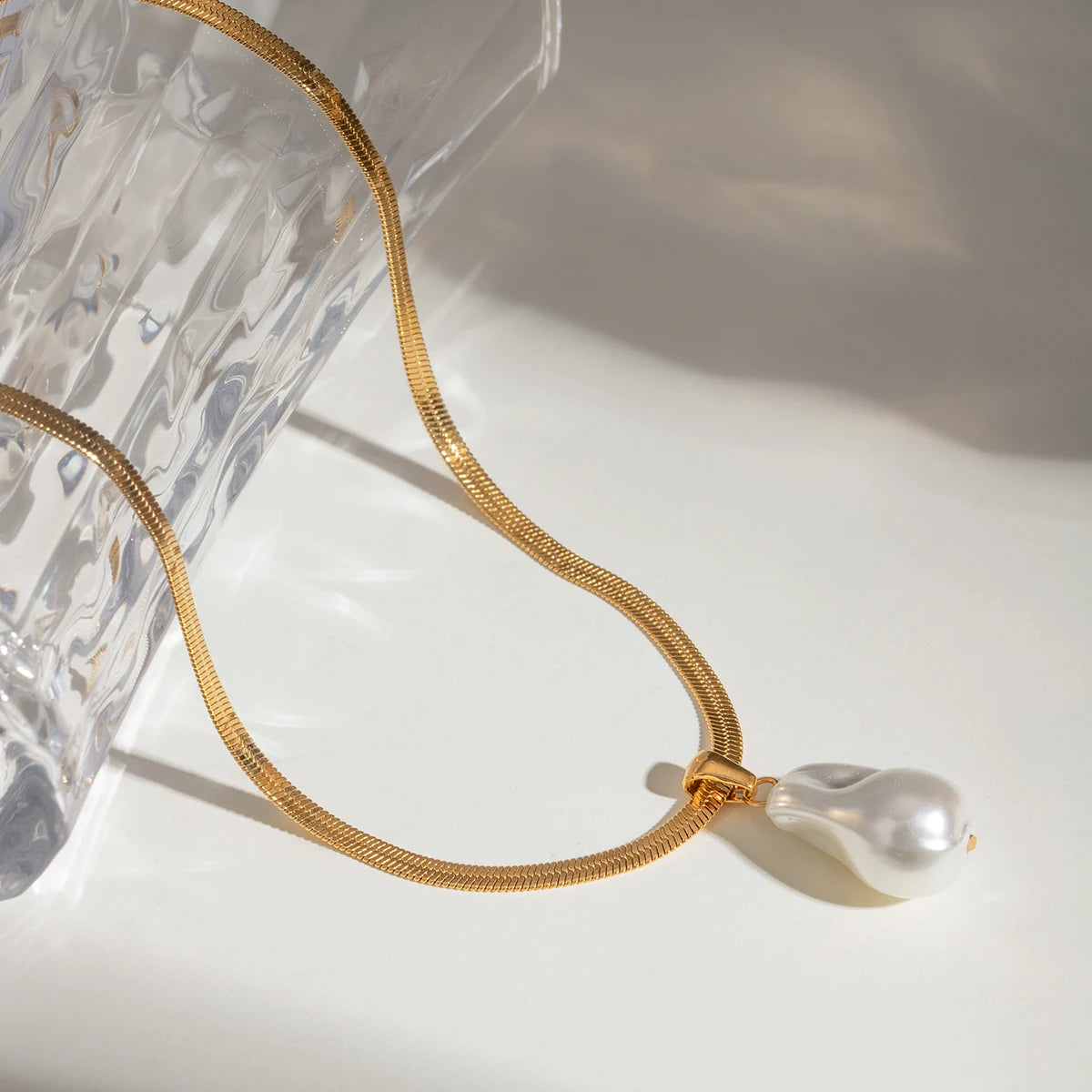 Glass Pearl Pendant Necklace