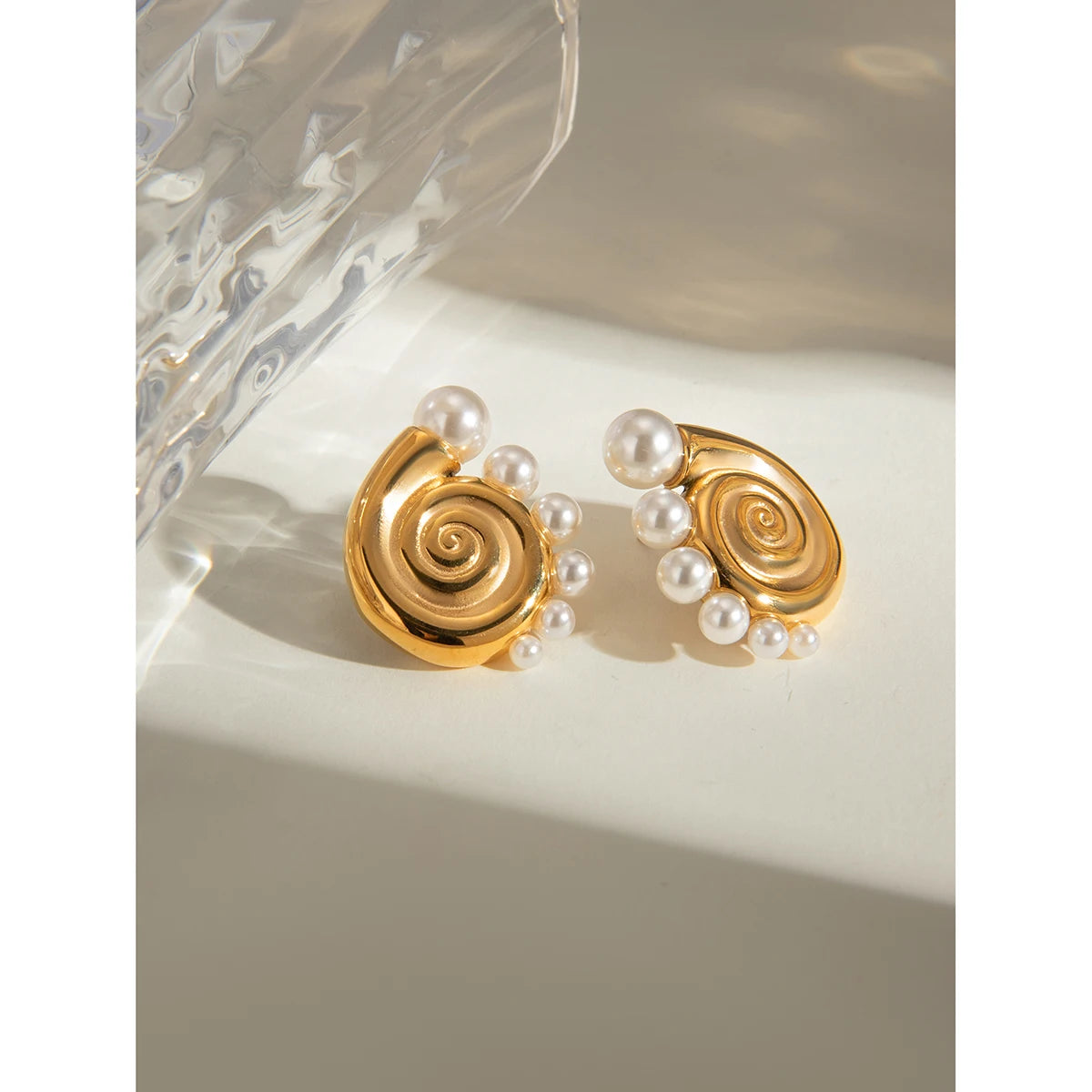 Hlalf Conch Circle Earring