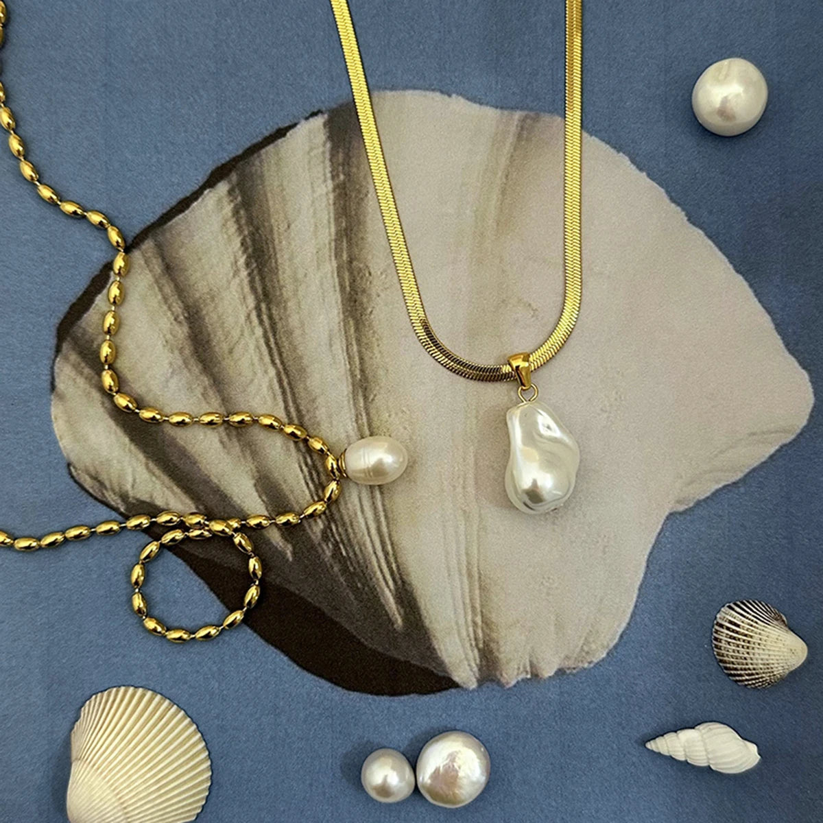 Glass Pearl Pendant Necklace