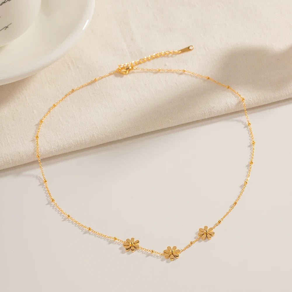 Three Little Daisies Necklace