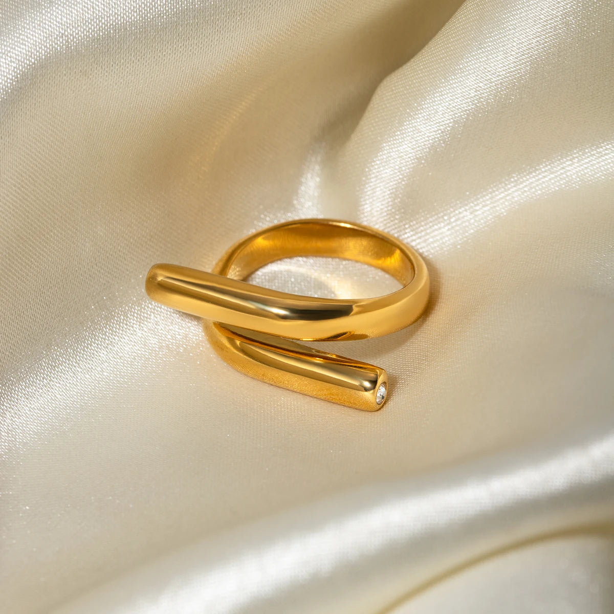 Staggered Opening Ring