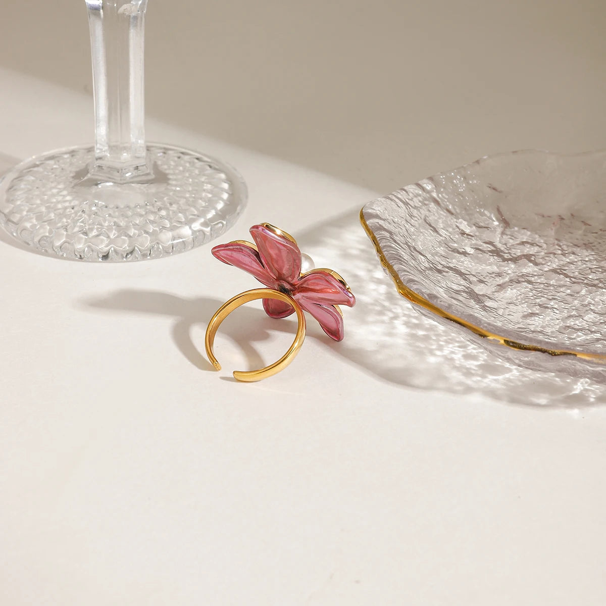 Flower Inlaid Glass Pearl Ring