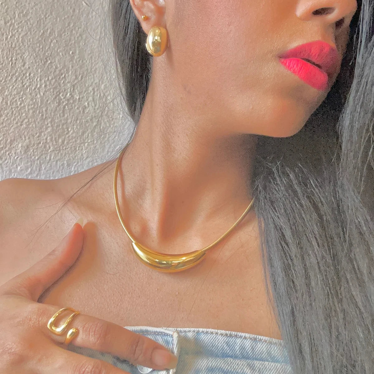 Curved Shaped Pendant Necklace Collection