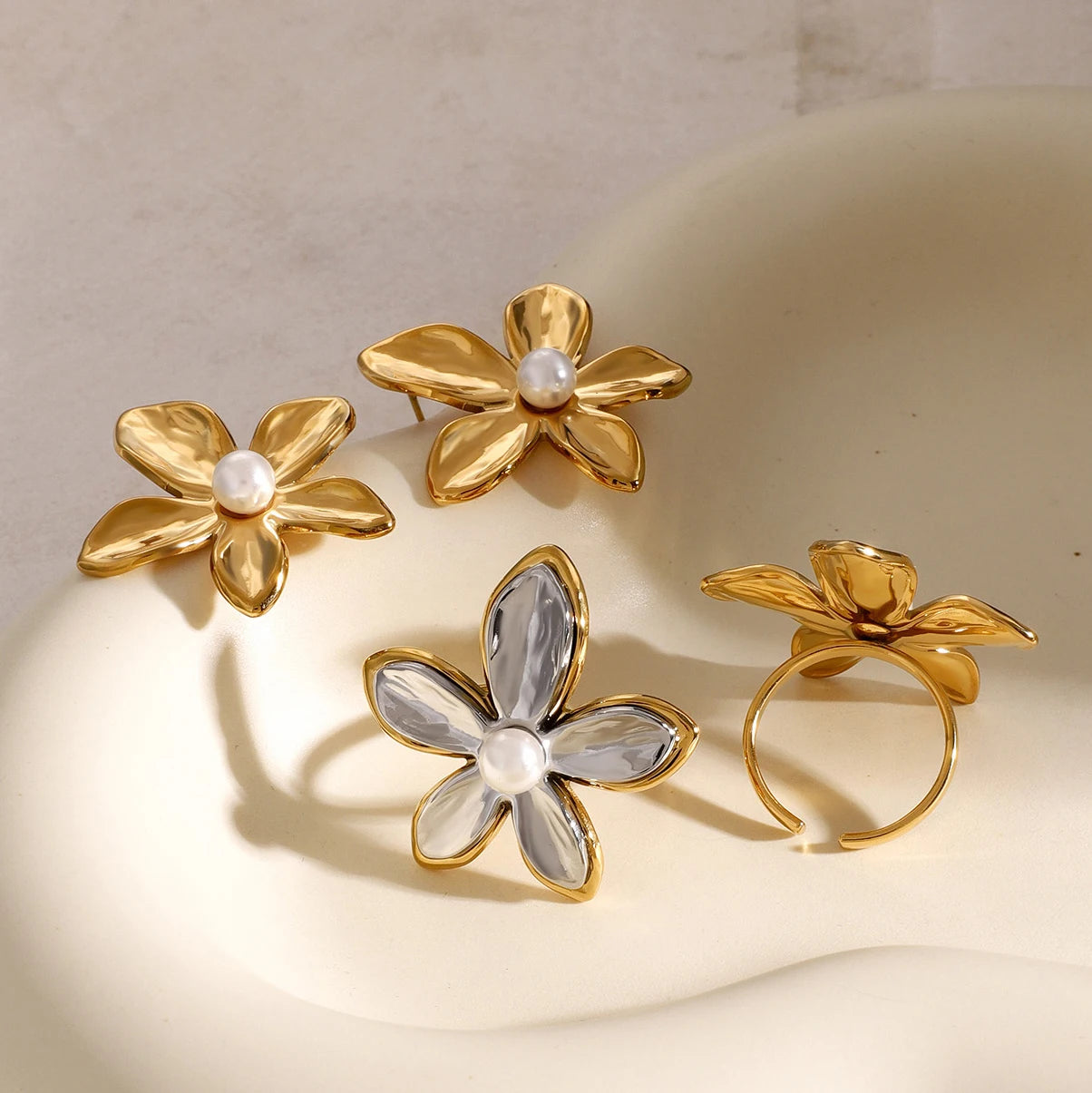 Beach Flower Ring