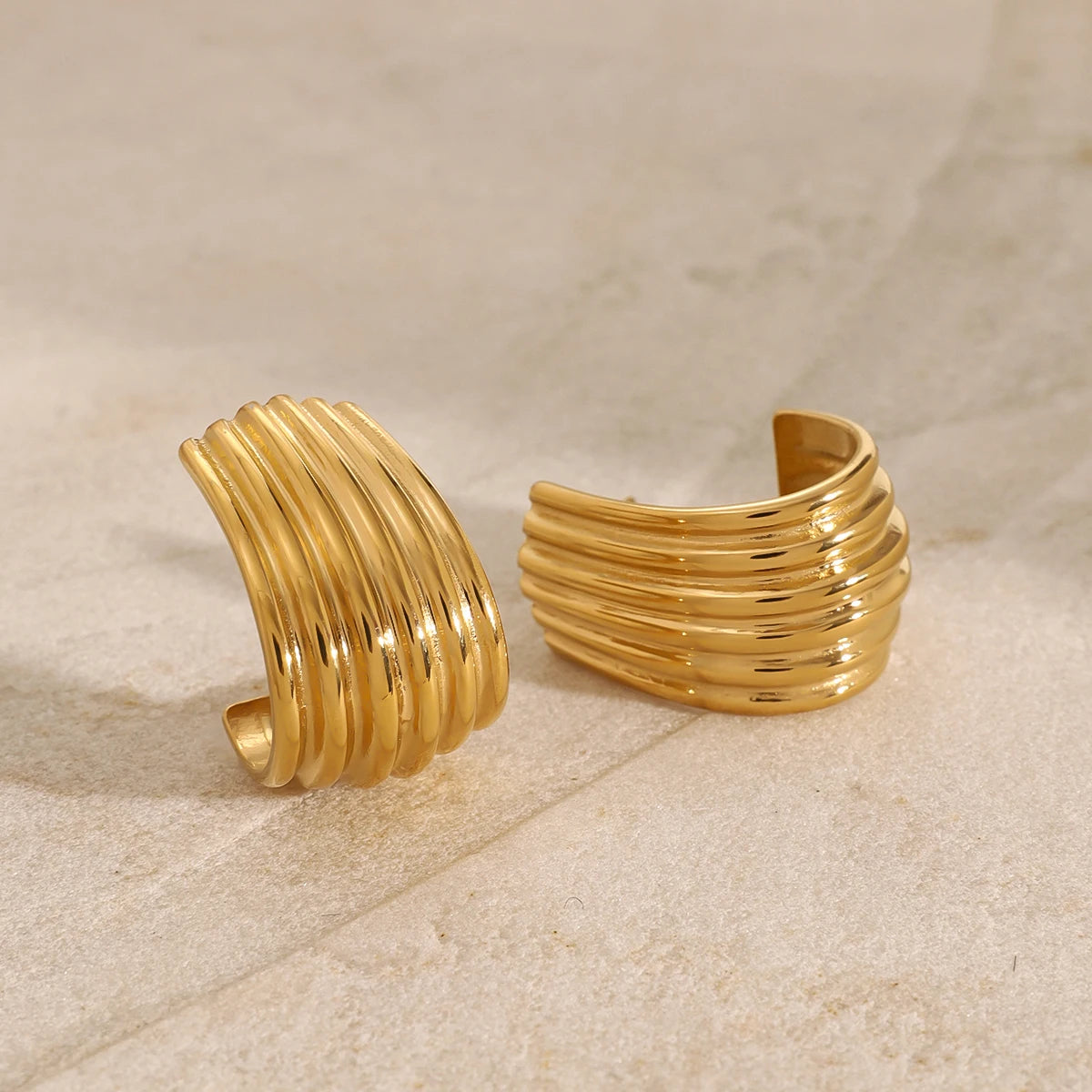 Gold Vintage Ribbed Earring