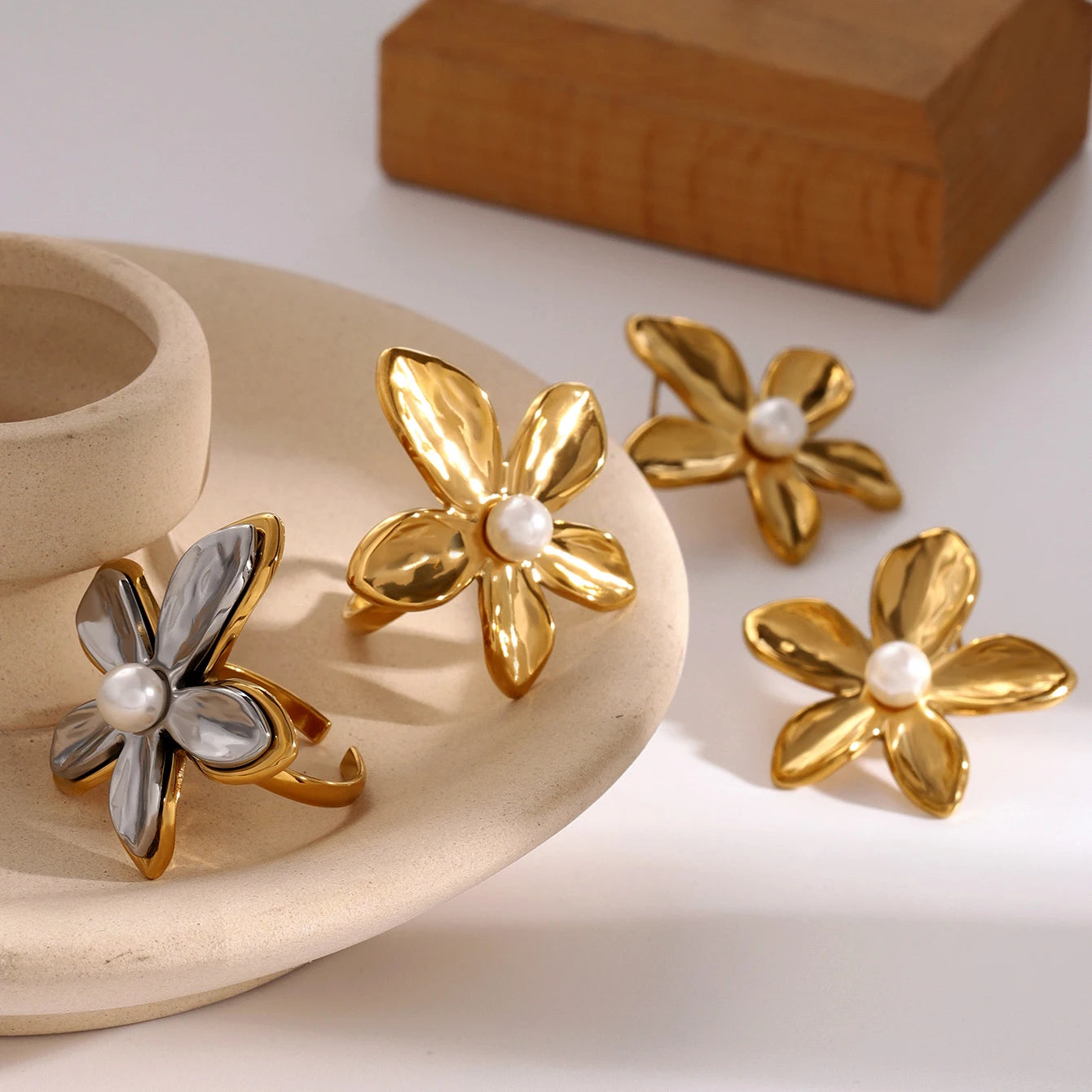 Beach Flower Ring
