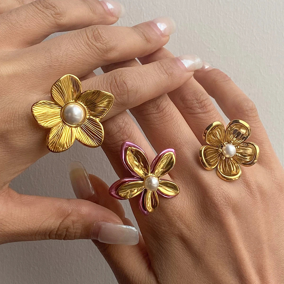 Flower Inlaid Glass Pearl Ring