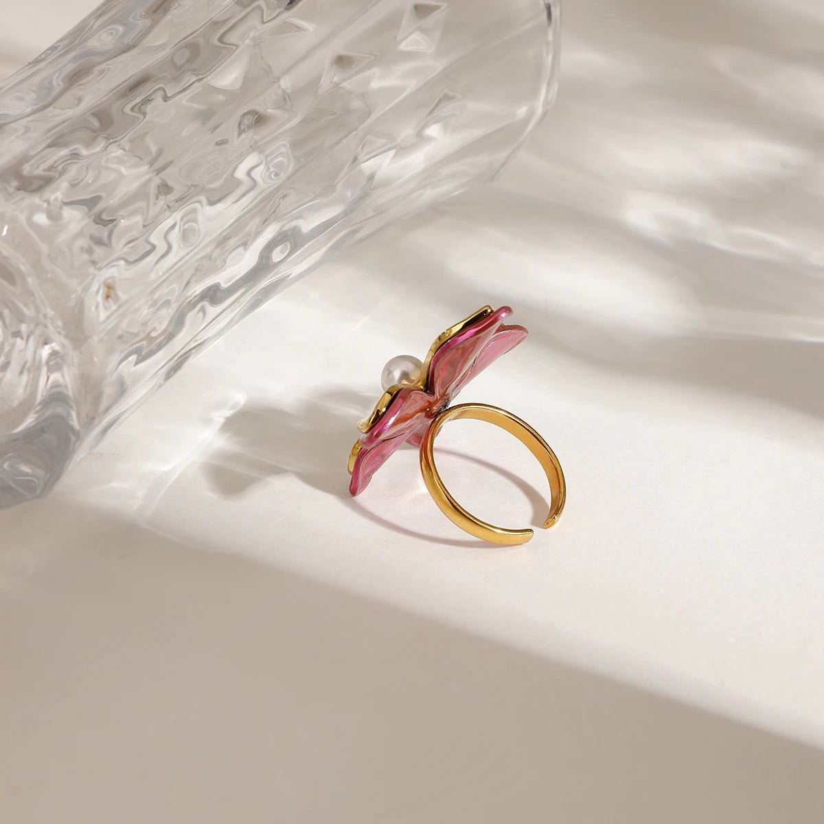 Flower Inlaid Glass Pearl Ring