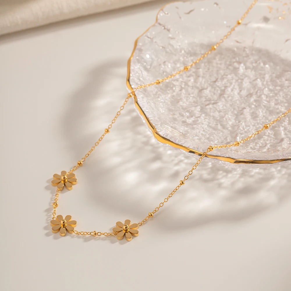 Three Little Daisies Necklace