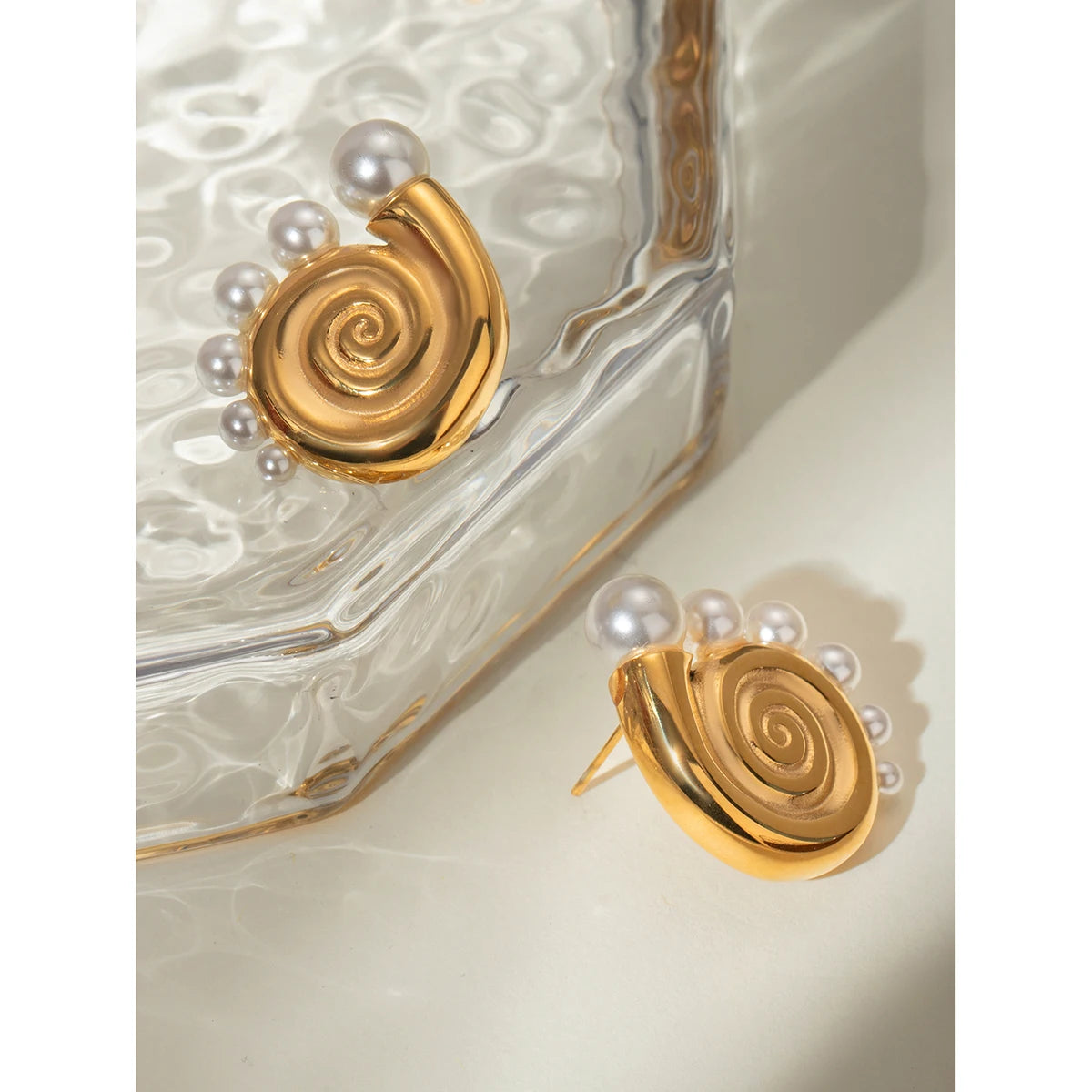 Hlalf Conch Circle Earring