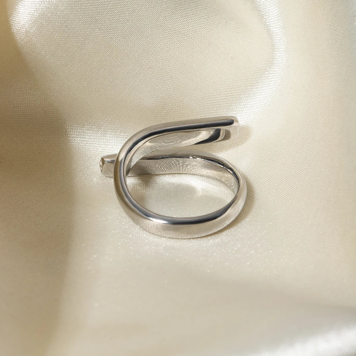 Staggered Opening Ring