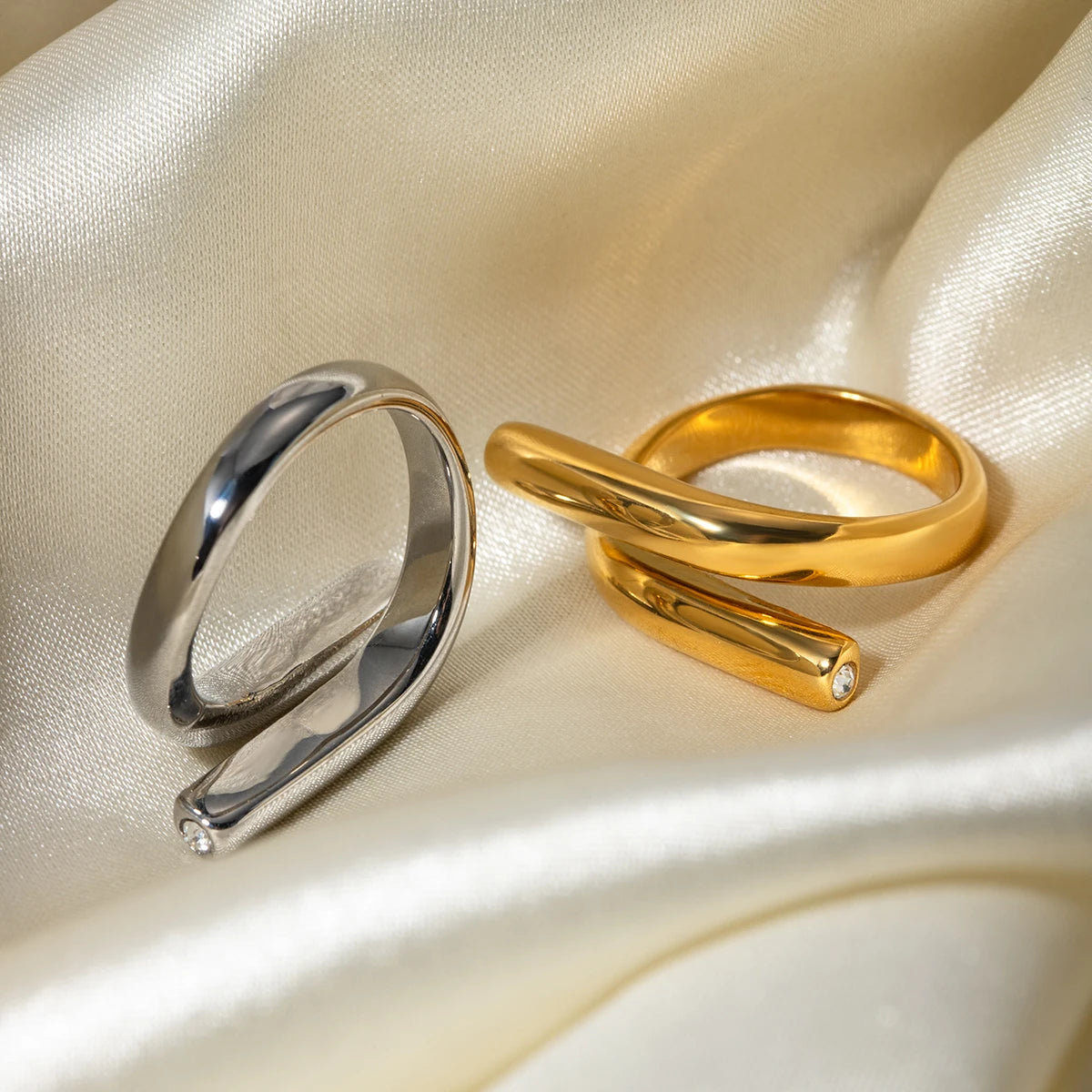 Staggered Opening Ring