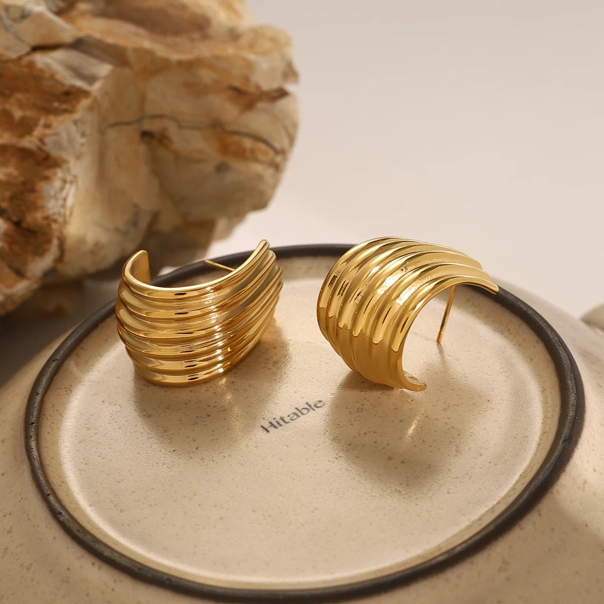 Gold Vintage Ribbed Earring