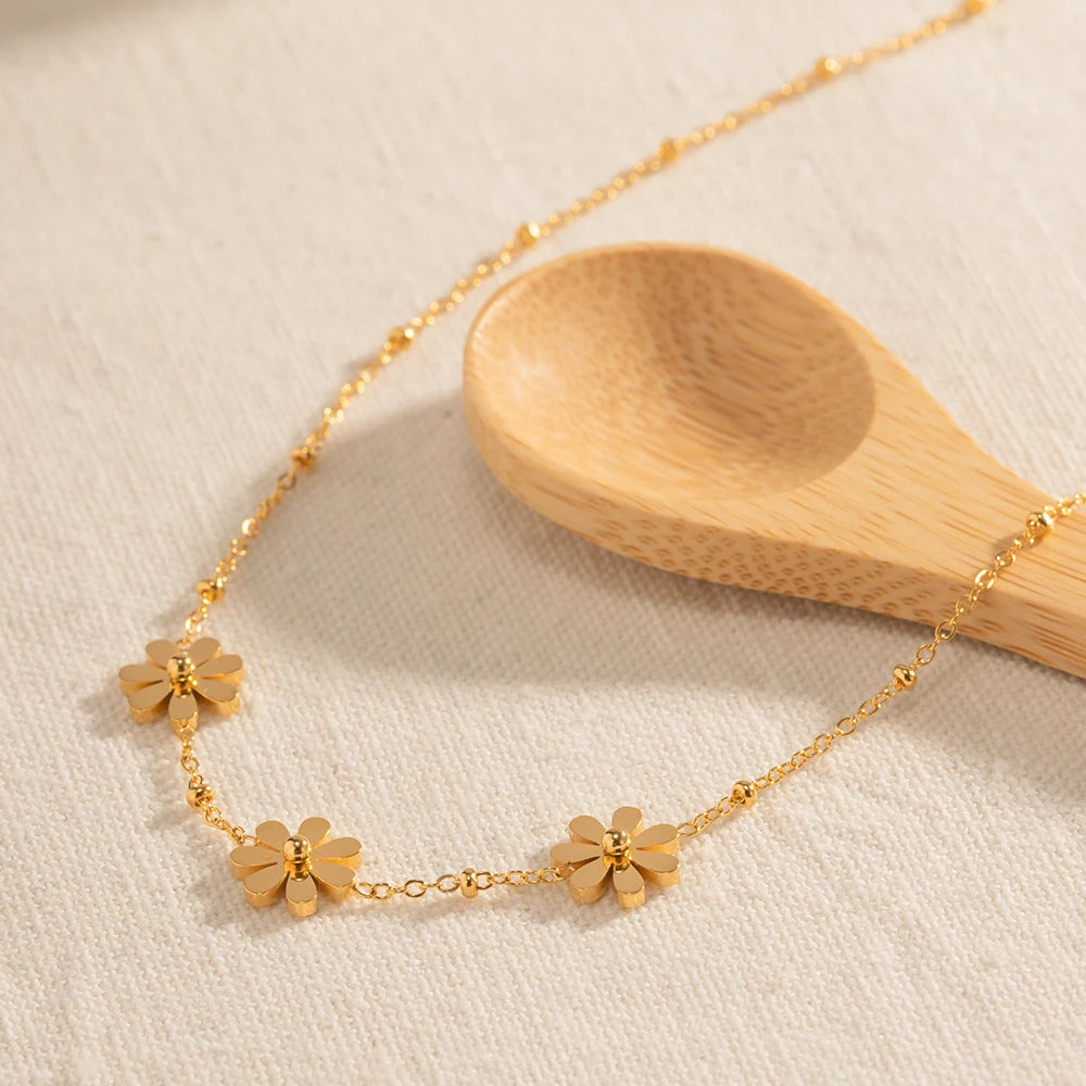 Three Little Daisies Necklace