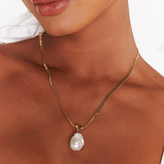 Glass Pearl Pendant Necklace