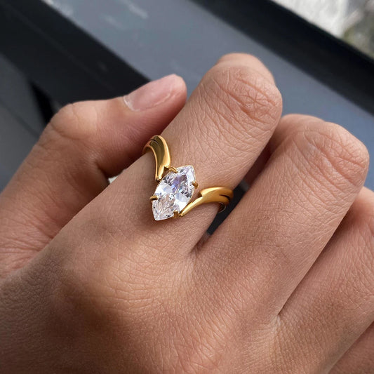 Classic Twist Zircon Ring