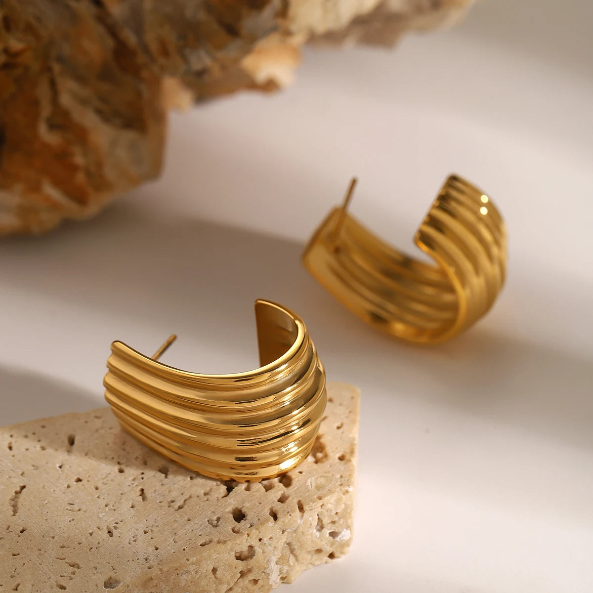 Gold Vintage Ribbed Earring