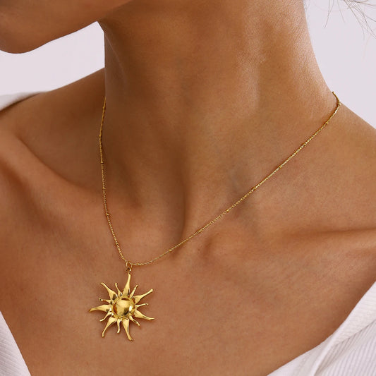 Smooth Sun Pendant Necklace