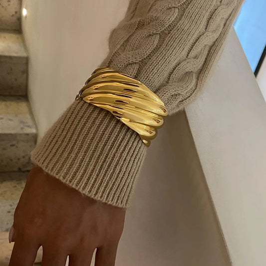 Gold Corrugated Simple Bangle Bracelet
