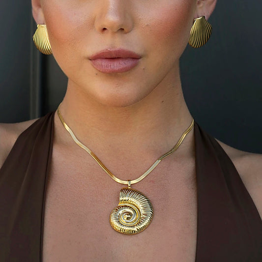 Conch Pendant Necklace